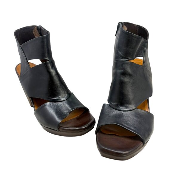 Coclico Fabiana Black Leather Cone Wooden Heel Zip Sandals - Picture 12 of 13